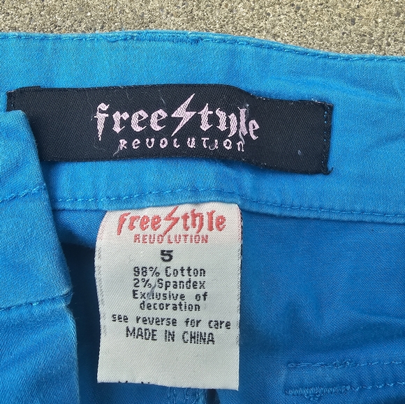 Free Style Revolution mini shorts - Picture 3 of 4